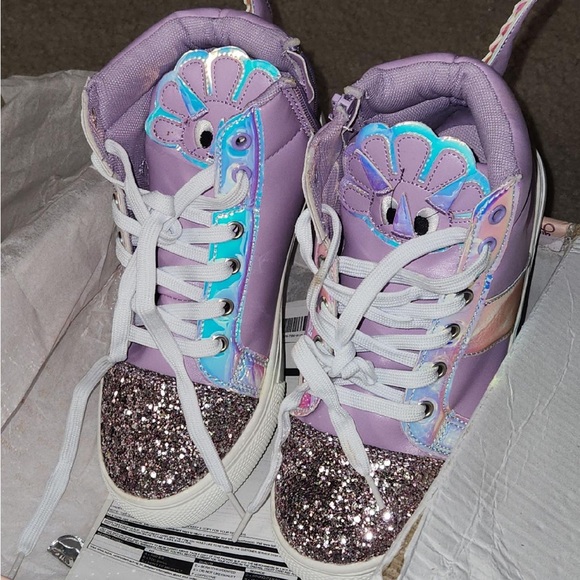 Brand New Dino shoes in the box - Picture 1 of 2